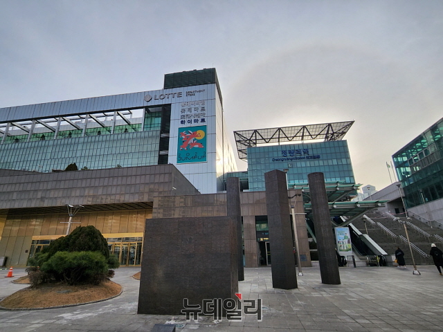 ▲ 청량리역 광장에 바라본 역사 전경. = 박정환 기자