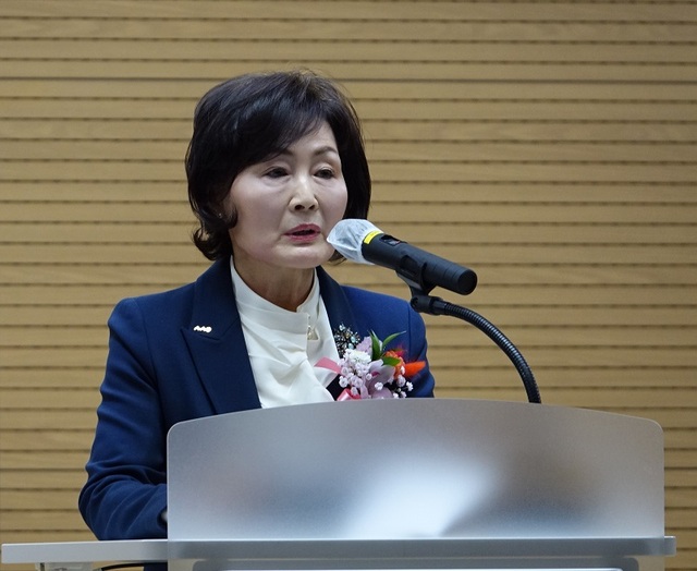 ▲ 김명희 세종시사회서비스원 원장이 지난 2일 사회서비스원 다목적강당에서 취임사를 하고 있다.ⓒ세종시