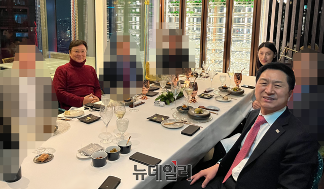 김기현 국민의힘 의원이 지난달 27일 페이스북 게시글에서 언급한 식사자리에 배구선수 김연경, 가수 남진 씨가 함께 자리하고 있다. ⓒ독자 제공