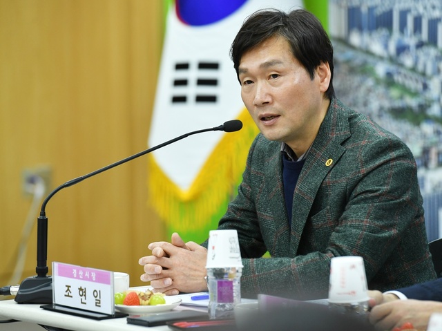 ▲ 조현일 경산시장은 3일 서부1동을 시작으로 3월 23일 압량읍까지 15개 읍면동 지역을 직접 방문해 주민들과 허심탄회하게 소통하는 ‘2023년 찾아가는 주민대화’를 시작한다.ⓒ경산시