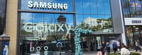 ▲ 미국 로스앤젤레스(LA) '아메리카나 앳 브랜드' 몰에 위치한 삼성전자 익스피리언스 스페이스 매장.ⓒ뉴데일리DB