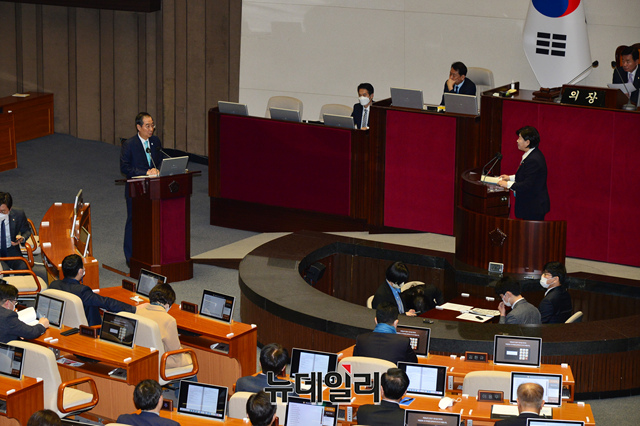 ▲ 서영교 더불어민주당 의원이 7일 오후 국회 본회의장에서 열린 경제 분야 대정부 질문에서 질의를 하고 있다. ⓒ이종현 기자