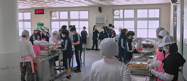 ▲ 이장우 대전시장이 2026년까지 친환경 학교급식 식재료 공급 비율을 단계적으로 확대해 쌀 100%, 농산물 50% 달성을 목표로 하고 있다.ⓒ대전시