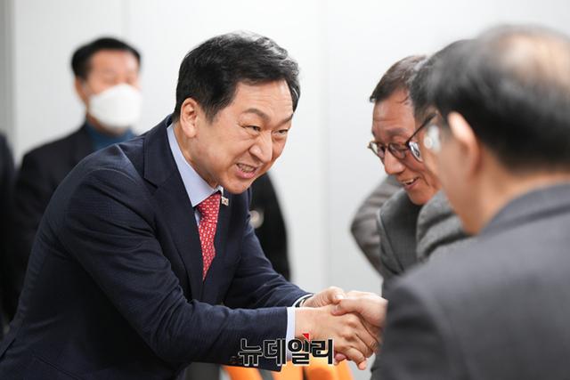 ▲ 김기현 국민의힘 당대표 후보가 8일 오전 서울 여의도 자유기업원에서 열린 시민사회연석회의에 참석해 발언하고 있다. ⓒ서성진 기자