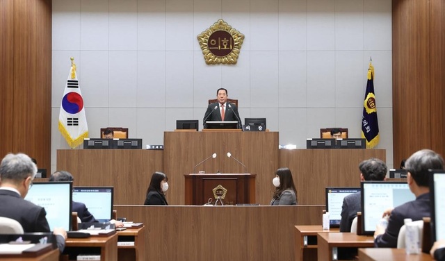 ▲ 조길연 충남도의장이 8일 도의회 본회의장에서 회의를 진행하고 있다.ⓒ충남도의회