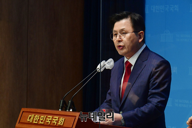 ▲ 황교안 전 미래통합당 대표가 지난 3일 오전 국회 소통관에서 국민의힘 당대표 출마 선언 기자회견을 갖고 있다.ⓒ이종현 기자