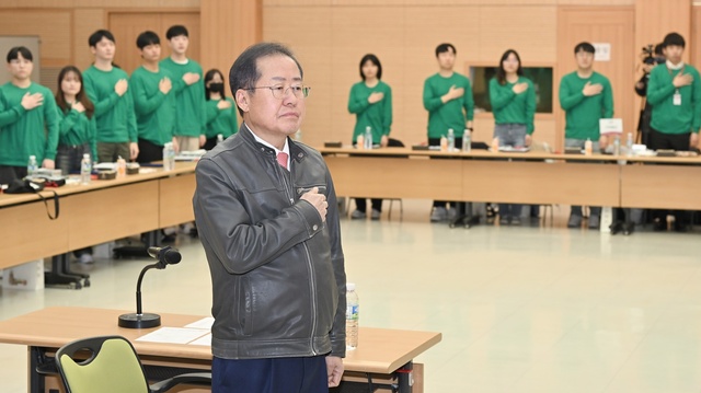 ▲ 홍준표 대구시장은 “지방분권을 이루기 위해서는 중앙을 적대적으로 생각해 권한을 무조건적으로 가져와야 하는 대상으로 바라보는 것이 아니라, 중앙과 지방의 협력을 통해서 가능하다”고 말했다.ⓒ대구시