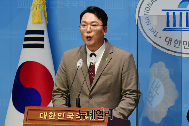 ▲ 국민의힘 전남 순천갑 당협위원장인 천하람 변호사가 지난 3일 오전 국회 소통관에서 국민의힘 당대표 출마선언을 하고 있다.ⓒ이종현 기자