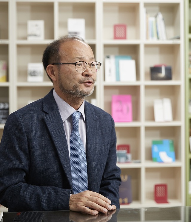 ▲ 변광섭 청주문화재단 대표가 뉴데일리와 인터뷰를 하고 있다.ⓒ청주문화재단