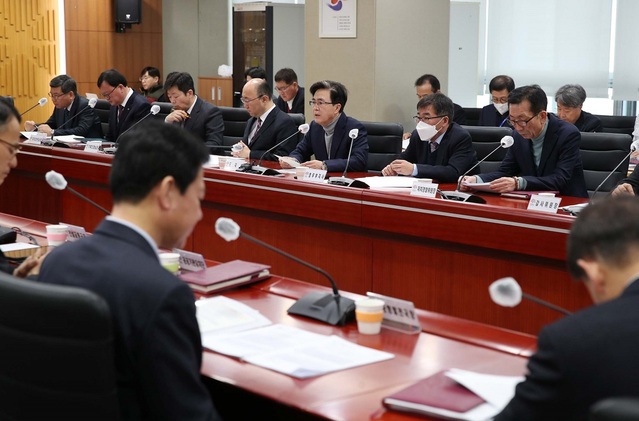 ▲ 김태흠 충남도지사가 13일 도청에서 열린 실국원장회의에서 모두 발언을 하고 있다.ⓒ충남도