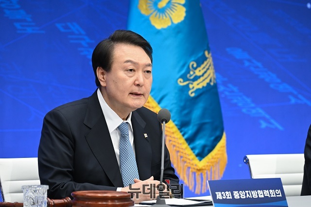 ▲ 윤석열 대통령이 지난 10일 전북 전주 완산구 전북도청에서 열린 제3회 중앙지방협력회의를 주재하고 있다.ⓒ대통령실 제공