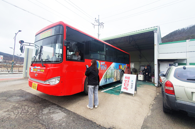 ▲ 청송군(군수 윤경희)은 2023년 3월까지 시행되는 제4차 미세먼지 계절관리기간 중 미세먼지 배출 비중이 높은 경유차 등에 대한 배출가스 집중단속을 실시할 계획이다.ⓒ청송군