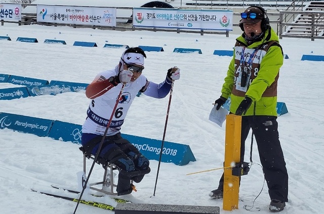 ▲ 제20회 전국장애인동계체육대회에 출전한 철인 신의현 선수가 출발을 하고 있다.ⓒ세종시