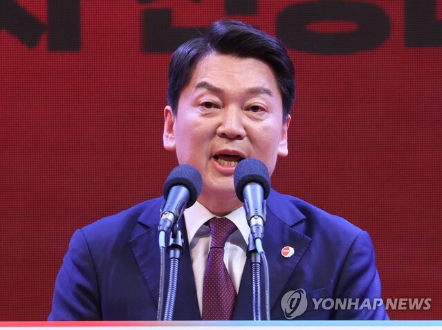 ▲ 국민의힘 안철수 당대표 후보가 14일 오후 부산 동구 부산항국제전시컨벤션센터 열린 제3차 전당대회 부산·울산·경남 합동연설회에서 정견 발표를 하고 있다. ⓒ연합뉴스