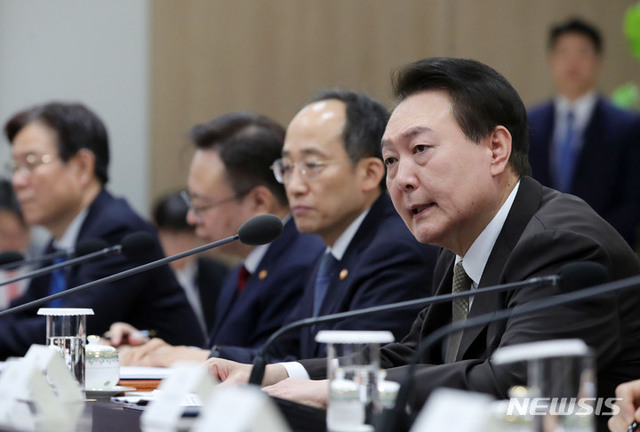 ▲ 윤석열 대통령이 15일 서울 용산 대통령실 청사에서 열린 제13차 비상경제민생회의를 주재하고 있다.ⓒ뉴시스