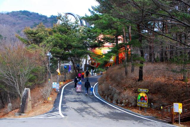 ▲ 좌구산 천문대가 위치한 밤고개.ⓒ진경수 山 애호가