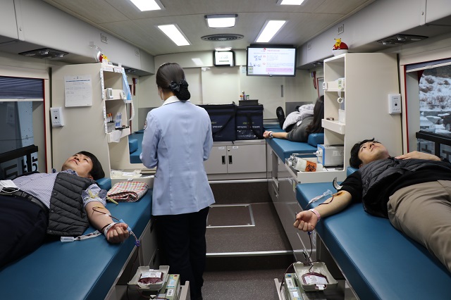 ▲ 포항교육지원청은 15일 직원들을 대상으로 ‘사랑의 헌혈운동’에 동참했다.ⓒ포항교육청