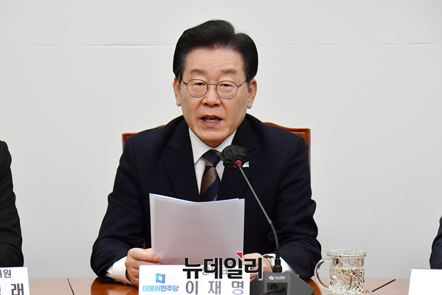 ▲ 이재명 더불어민주당 대표가 16일 오후 국회에서 열린 긴급 최고위원회의에서 검찰의 구속영장 청구에 대한 입장을 밝히고 있다. ⓒ이종현 기자