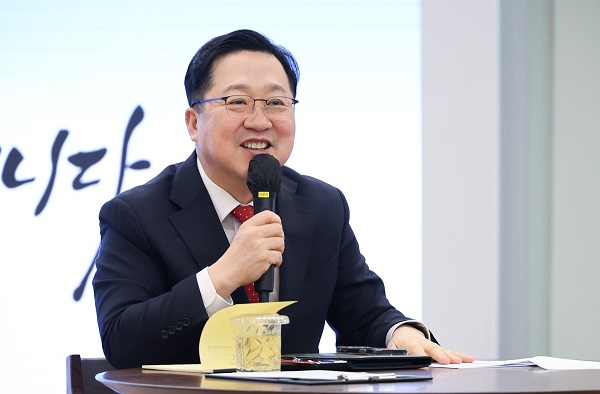 ▲ 이장우 대전시장은 16일은 대전테크노파크를 찾아 “지역기업이 유니콘기업으로 성장할 수 있도록 대전테크노파크가 역할을 다해달라”고 당부했다.ⓒ대전시