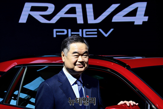 ▲ 콘야마 마나부 한국토요타 사장이 21일 기자간담회에서 전동화 강화 전략을 발표했다.  ⓒ뉴데일리DB