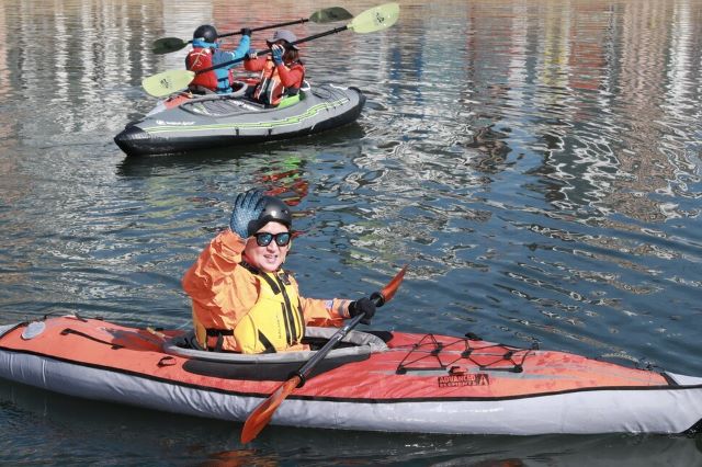 ▲ 김영환 충북지사가 21일 오후 충북 청주시 상당구 방서동 무심천에서 카약 체험을 하고 있다.ⓒ충북도