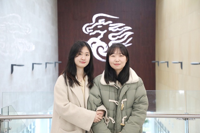 ▲ 보건교사 임용시험에 합격한 이진화 씨(왼쪽)와 박은지 씨(오른쪽).ⓒ영남이공대