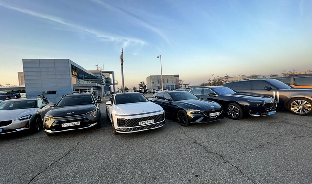 ▲ 지난 8일 올해의 차 최종 심사에서 차량이 주차된 모습.  
 ⓒ김재홍 기자