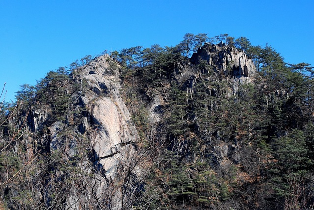 ▲ 금강산을 옮겨 놓은 것 같은 형봉의 산세.ⓒ진경수 山 애호가