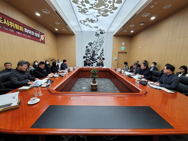 ▲ 경주시의회 문화도시위원회는 22일 올해 문화도시위원회 첫 행보로 화백컨벤션센터 등 관내 주요시설을 현장방문 했다.ⓒ경주시의회