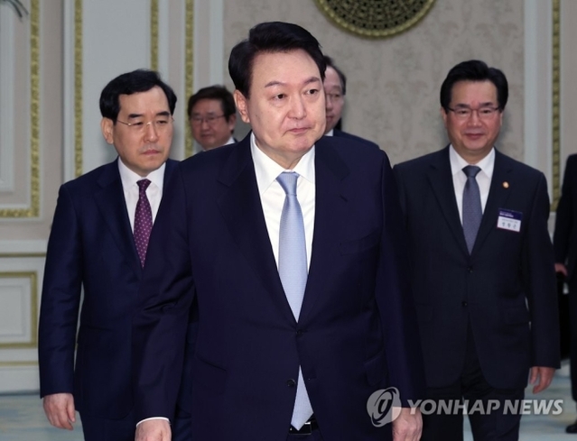 ▲ 윤석열 대통령이 23일 청와대 영빈관에서 열린 제4차 수출전략회의에 입장하고 있다. ⓒ뉴시스