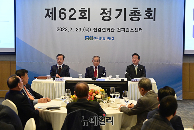 ▲ (왼쪽부터) 김병준 직무대행, 권태신 부회장, 이웅열 위원장ⓒ정상윤 기자