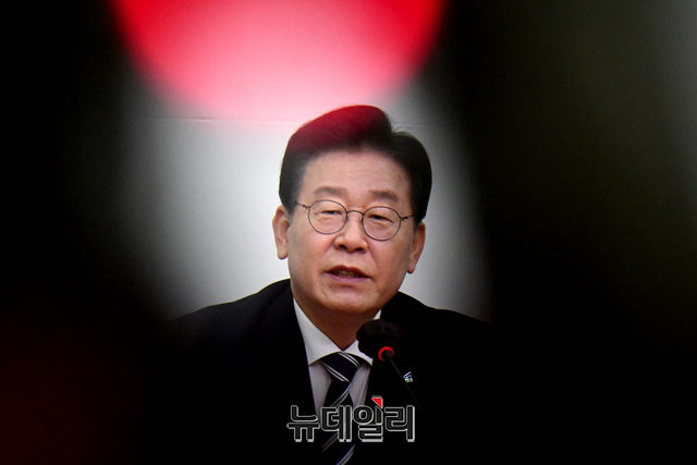 ▲ 이재명 더불어민주당 대표가 23일 오전 서울 여의도 국회에서 열린 기자간담회에서 최근 진행 중인 검찰 수사에 대한 입장을 밝히고 있다. ⓒ 이종현 기자