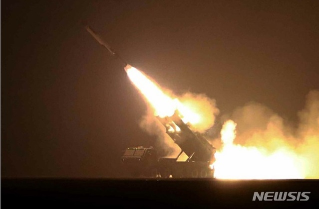 ▲ 지난 23일 북한군이 함경북도 김책시 일대에서 전략 순항미사일 '화살-2형'을 발사하고 있다. ⓒ뉴시스