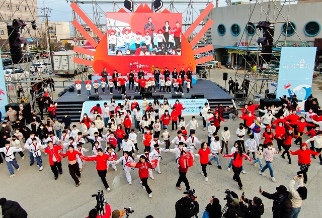 ▲ 2023 울진대게와 붉은대게 축제 개막식 모습.ⓒ울진군