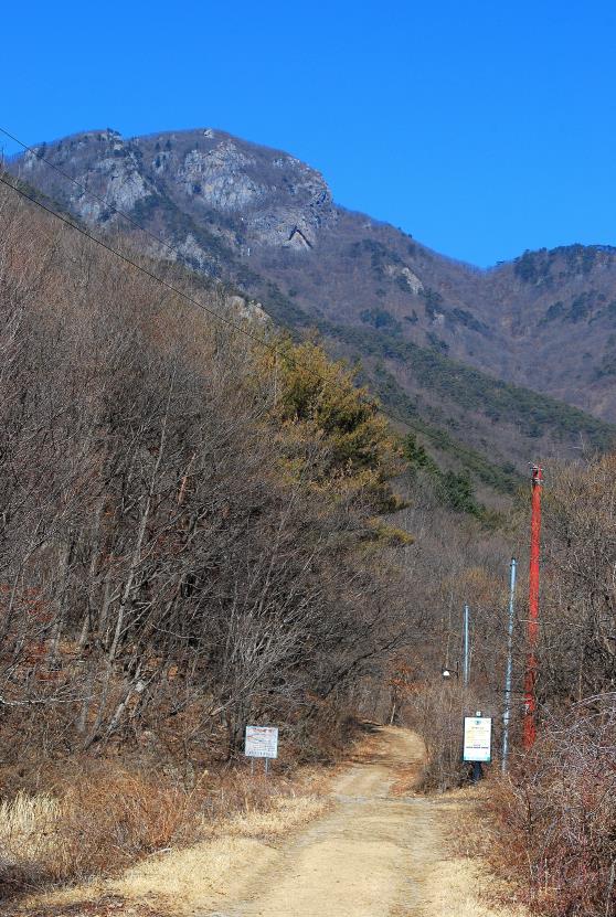 ▲ 평지까지 하산한 후 돌아본 천왕봉.ⓒ진경수 山 애호가