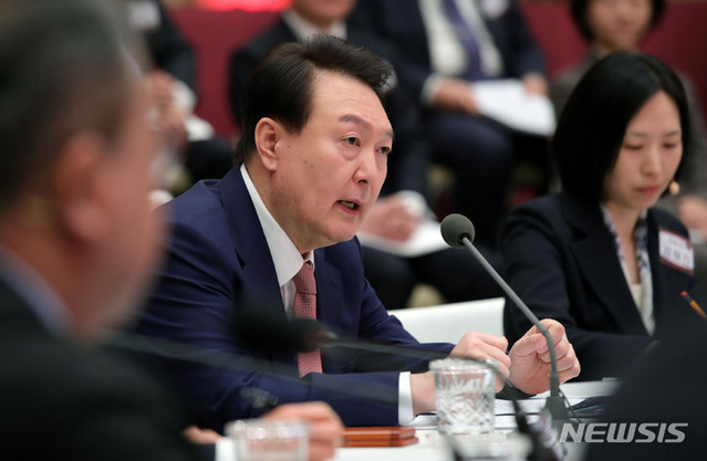 ▲ 윤석열 대통령이 28일 오전 청와대 영빈관에서 열린 바이오헬스 신시장 창출 전략회의를 주재하고 있다.ⓒ뉴시스