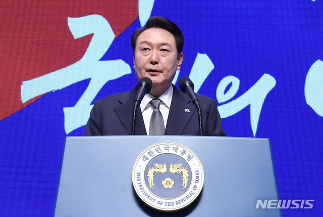 ▲ 윤석열 대통령이 1일 서울 중구 유관순 기념관에서 열린 제104주년 3.1절 기념식에서 기념사를 하고 있다.ⓒ뉴시스