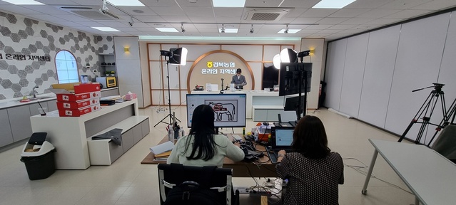 ▲ 경북농협(본부장 윤성훈)은 지난 2월 28일 라이브커머스 생방송으로 영주축협 한우구이세트를 판매했다.ⓒ경북농협