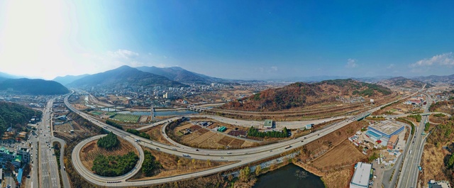 ▲ 청도군(군수 김하수)은 민선8기를 맞아 미래 청도군의 대동맥이 될 광역교통망을 구축해 성장하는 상생의 균형도시 청도 건설에 총력을 펼치고 있다.ⓒ청도군