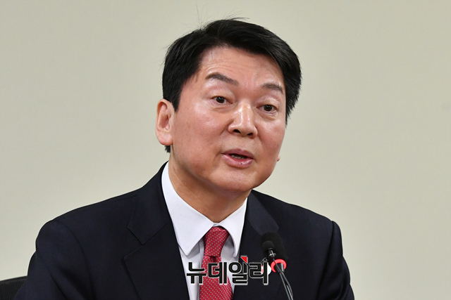 ▲ 안철수 국민의힘 당대표 후보가 6일 오전 국회 의원회관에서 긴급 기자회견을 하고 있다. ⓒ이종현 기자