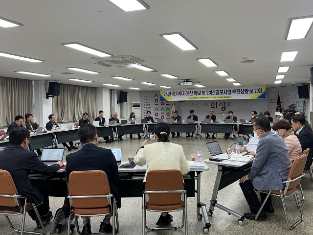 ▲ 의성군은 2일부터 6일까지 3일간 군청 대회의실에서 간부공무원 40여명이 참석한 가운데 2023년 군정 주요 현안업무 추진상황 점검 보고회를 가졌다.ⓒ의성군