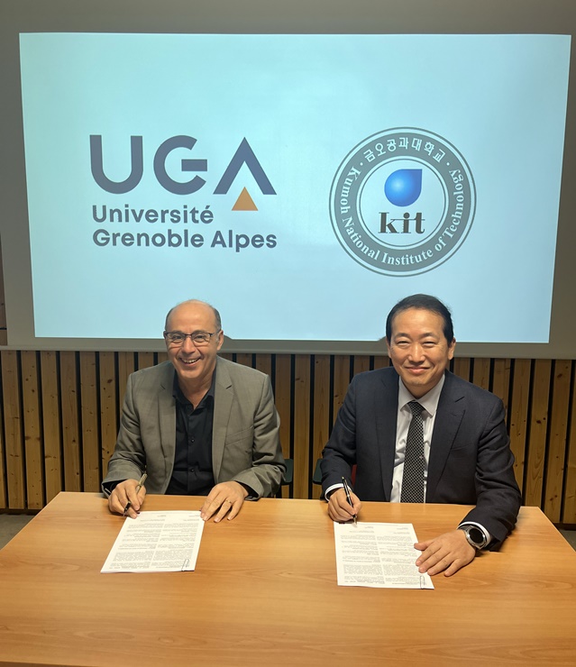 ▲ 곽호상 총장은 지난 3월 2일 프랑스 그르노블 알프스대학교(Universite Grenoble Alpes; UGA)를 방문해 글로벌 인재 교류 추진을 위한 학술교류 협약을 체결했다.ⓒ금오공대