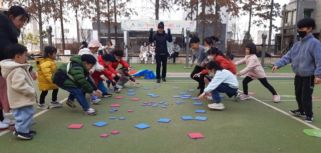 ▲ 구미시(시장 김장호)는 3월 4일 오후 2시 낙동강체육공원 등 관내 어린이놀이터 6개소에서 2023년 ‘찾아가는 꾸러기 놀이기획단’ 운영을 시작했다.ⓒ구미시