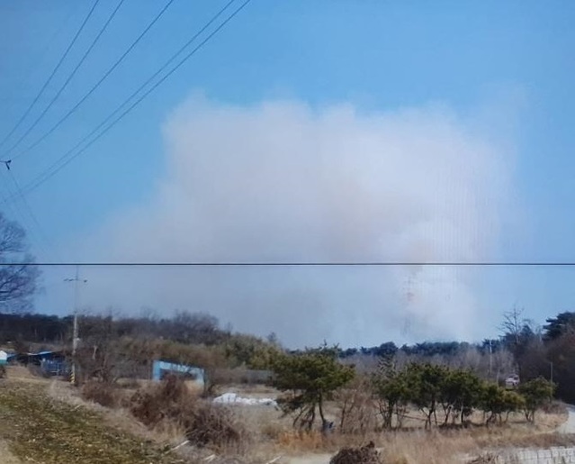 ▲ 7일 충남 당진시 면천면 율사리 초기 산불 모습.ⓒ산림청