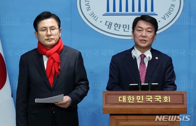 ▲ 국민의힘 전당대회를 하루 앞둔 안철수, 황교안 국민의힘 당대표 후보가 7일 오후 서울 여의도 국회 소통관에서 공동 기자회견을 하고 있다. ⓒ뉴시스