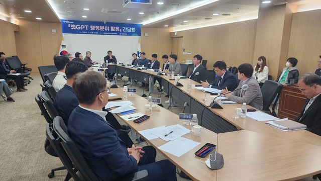 ▲ 경북도는 지난달 22일 행정부지사를 총괄반장으로 하는 챗GPT 행정활용TF를 구성했고 인공지능을 활용한 행정업무 효율화를 목표로 시범사례 발굴에 집중했다.ⓒ경북도