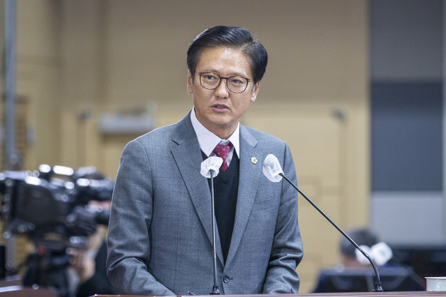 ▲ 경북도의회 농수산위원회 최덕규 의원(경주)이 9일 제338회 임시회 도정질문에 나선 모습.ⓒ경북도의회