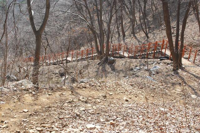 ▲ 장군바위 길에 설치된 계단 구간.ⓒ진경수 山 애호가