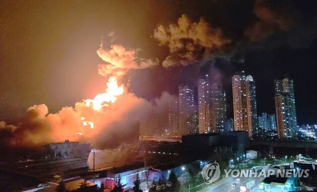 ▲ 한국타이어 대전공장에서 화재가 발생한 모습. ⓒ연합뉴스