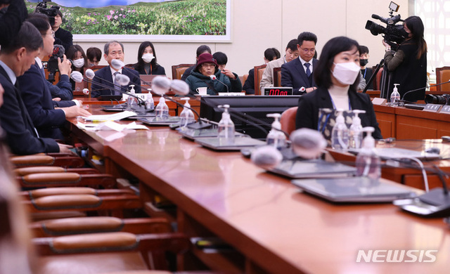 ▲ 일본 강제동원 피해자 양금덕 할머니가 13일 서울 여의도 국회에서 열린 외교통일위원회에 참고인으로 출석해 국민의힘 의원들이 불참한 가운데 발언하고 있다.ⓒ뉴시스